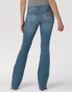 Wrangler Mae Retro Print Pocket Jean -Equestrian Clothing mae retro bc print pocket paige back person 112330010 wrangler 76336.1682107484