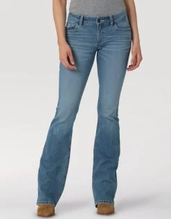 Wrangler Mae Retro Print Pocket Jean -Equestrian Clothing mae retro bc print pocket paige front person 112330010 wrangler 79605.1682107477